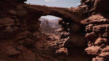 arche de pierre rouge dans le parc du grand canyon video