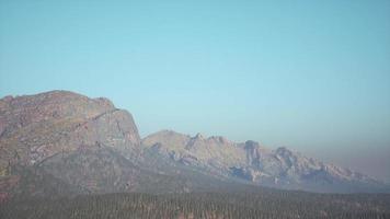 panorama du paysage aérien des montagnes rocheuses video