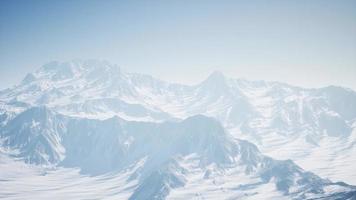 montagnes arctiques dans le nord de la norvège video