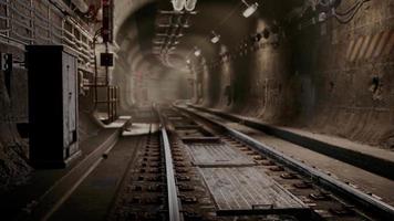 luz de noche en el túnel del metro el casco antiguo video
