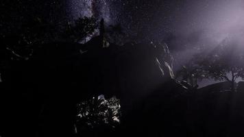 galaxie de la voie lactée sur les parois du canyon de grès video
