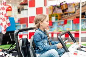 coche eléctrico juguete niño niño foto