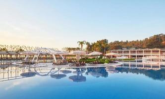 piscina y playa de hotel de lujo. tipo complejo de entretenimiento. amara dolce vita hotel de lujo. recurso. tekirova-kemer foto