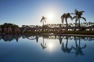 el popular resort con piscinas y parques acuáticos en turquía. hotel. recurso. foto