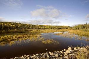 lago manitoba del norte cerca de thompson en otoño foto