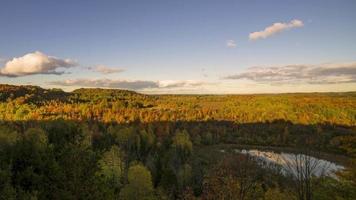 4k-Zeitraffersequenz des Mono Cliffs Provincial Park, Kanada - der Park bei Sonnenuntergang video