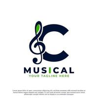 letra c con elemento de diseño de logotipo de nota clave de música. utilizable para logotipos comerciales, musicales, de entretenimiento, discográficos y de orquesta vector