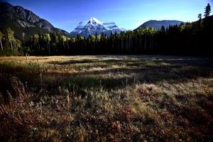 Mount Robson en la hermosa Columbia Británica foto