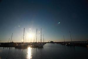 amanecer en gimli marina en el lago winnipeg foto