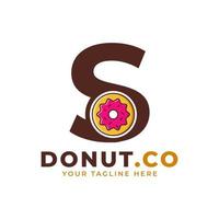 diseño de logotipo de donut dulce con letra inicial s. logo para cafeterías, restaurantes, cafeterías, catering. vector