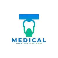 logotipo de la clínica dental. letra inicial de forma azul t vinculada con el símbolo del diente en el interior. utilizable para dentista, atención dental y logotipos médicos. elemento de plantilla de ideas de diseño de logotipo de vector plano.