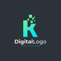 logotipo de la letra k de tecnología. forma geométrica azul y verde con puntos de píxeles cuadrados. utilizable para logotipos de negocios y tecnología. elemento de plantilla de ideas de diseño. vector