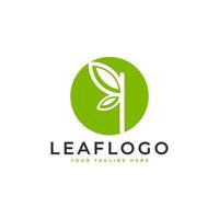 logo creativo de la letra inicial i. estilo lineal de forma de círculo vinculado con el símbolo de hoja verde. utilizable para logotipos de negocios, salud, naturaleza y granjas. elemento de plantilla de ideas de diseño de logotipo de vector plano. eps10