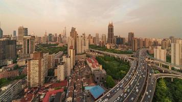 4k-Zeitraffer-Sequenz von Shanghai, China - neun Drachensäulen von Tag zu Nacht video