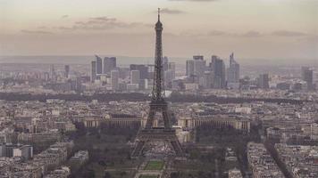 4k-Zeitraffer-Sequenz von Paris, Frankreich - der Eiffelturm vor Sonnenuntergang