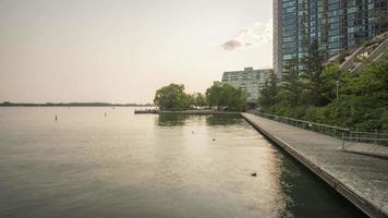 Secuencia de timelapse de 4k de toronto, canadá - parque de la plaza del puerto video