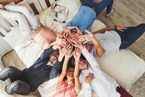 grupo de diversas personas multiétnicas concepto de trabajo en equipo foto