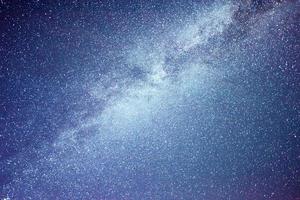 cielo nocturno vibrante con estrellas y nebulosa y galaxia. astrofotografía de cielo profundo foto