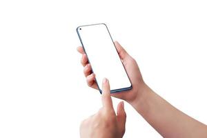 teléfono inteligente moderno en manos de mujer. concepto de pantalla táctil de la mano izquierda. pantalla aislada y fondo en blanco foto