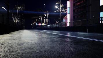 escena nocturna de la ciudad de Japón con luces de neón foto