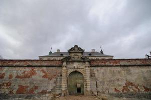 hermoso castillo medieval de pidhirtsi, región de lviv, ucrania foto