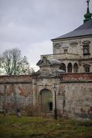 hermoso castillo medieval de pidhirtsi, región de lviv, ucrania foto