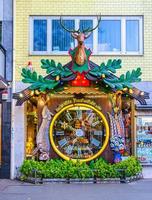 wiesbaden, alemania, 24 de agosto de 2019 kuckucksuhr es el reloj de cuco más grande del mundo en wiesbaden foto