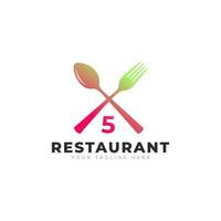 logotipo del restaurante. número 5 con tenedor de cuchara para plantilla de diseño de icono de logotipo de restaurante vector