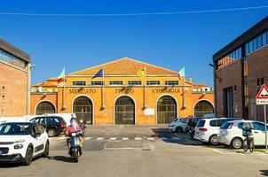 chioggia, italia, 16 de septiembre de 2019 edificio del mercado pesquero de chioggia foto