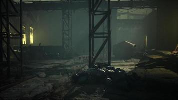usine abandonnée effrayante la nuit