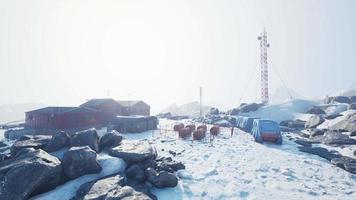 estação marrom é uma base antártica e estação de pesquisa científica video