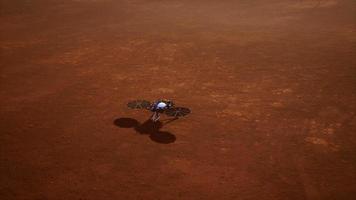 insight mars explorando a superfície do planeta vermelho. elementos fornecidos pela nasa. video