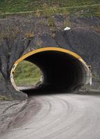 túnel en la carretera al parque provincial de monkman