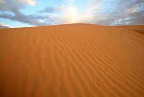 duna de arena en grandes colinas de arena en el pintoresco saskatchewan foto