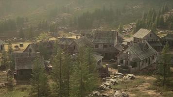 belles maisons anciennes dans les montagnes video