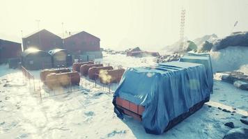 la estación marrón es una base antártica y una estación de investigación científica video