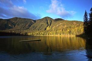 lago hart en la impresionante alberta foto