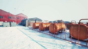 vista de la antigua base antártica en la estación del polo sur en la antártida video