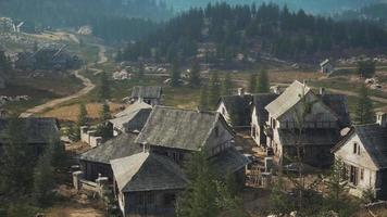 famoso villaggio di montagna situato vicino alla montagna delle alpi austriache video