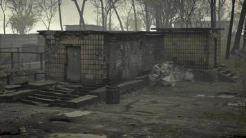 bâtiments anciens et abandonnés dans une petite ville video