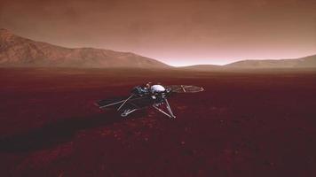 insight mars explorando la superficie del planeta rojo. elementos proporcionados por la nasa. video