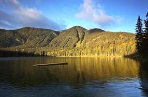 lago hart en la impresionante alberta foto