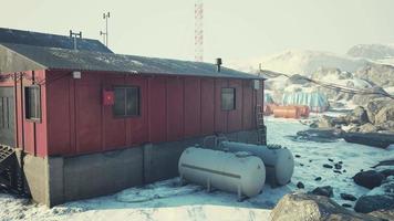 la estación marrón es una base antártica y una estación de investigación científica