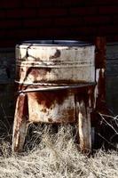 lavadora desechada vieja oxidada foto