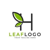 logotipo inicial creativo de la letra h. estilo lineal de forma negra vinculado con el símbolo de hoja verde. utilizable para logotipos de negocios, salud, naturaleza y granjas. elemento de plantilla de ideas de diseño de logotipo de vector plano. eps10