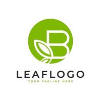 logotipo creativo de la letra inicial b. estilo lineal de forma de círculo vinculado con el símbolo de hoja verde. utilizable para logotipos de negocios, salud, naturaleza y granjas. elemento de plantilla de ideas de diseño de logotipo de vector plano. eps10