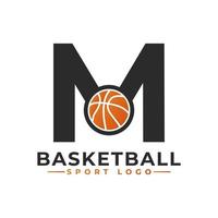 letra m con diseño de logotipo de baloncesto. elementos de plantilla de diseño vectorial para equipo deportivo o identidad corporativa. vector