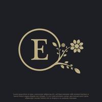 Florece la plantilla de logotipo de lujo con monograma de letra circular e. adecuado para la marca natural, ecológica, joyería, moda, personal o corporativa. vector