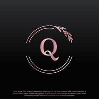 elegante logotipo floral del círculo de letras q con línea de rama de monograma de hoja elegante creativa y color negro rosa. utilizable para logotipos de negocios, moda, cosméticos, spa, ciencia, medicina y naturaleza. vector