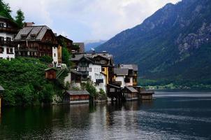 casas de madera en el lago foto